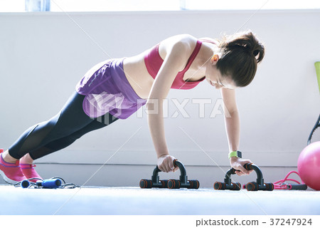 Young woman training indoors 37247924