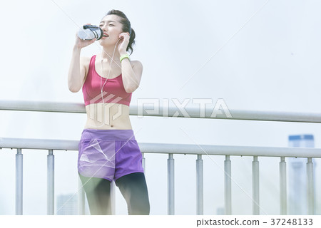 Young woman taking a break in training 37248133