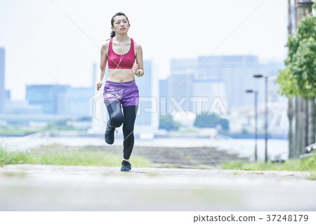 跑在公園的少婦 跑在公園的少婦 37248179