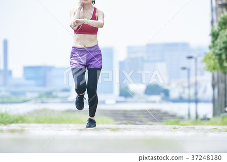 跑在公園的少婦 跑在公園的少婦 37248180