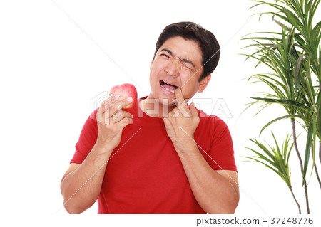 Men with tooth decayed Men with tooth decayed 37248776