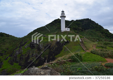 Okanzaki lighthouse in winter 37250186