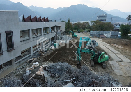 Elementary school demolition site 37251808