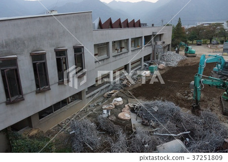 Elementary school demolition site 37251809
