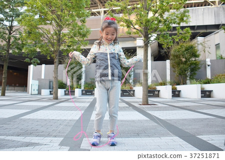 A girl playing with a line 37251871