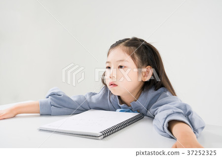 My child studying 37252325