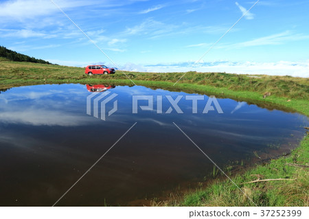 A picture of the CM in the sky pond 37252399