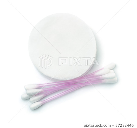 Top view of cotton pads and buds 37252446