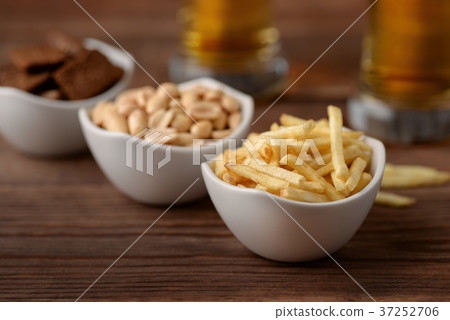 Pub snacks 37252706