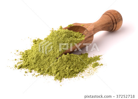 Wooden scoop of henna powder 37252718