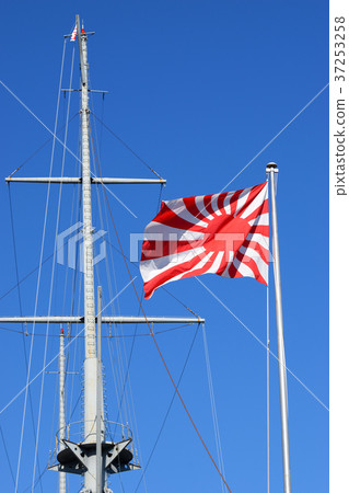 Commemorative ship Sanshin Warship flag (Asahi Sun flag) and mast 37253258