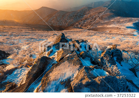 Sunrise on Deogyusan mountains covered with snow  37253322
