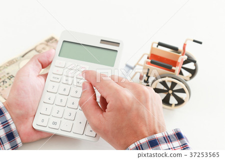 Medical expenses image Medical expenses image 37253565