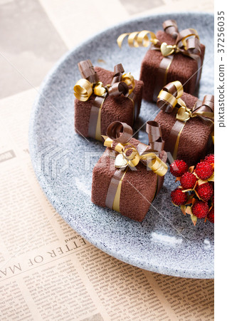 Petit-like gift like chocolate Petit-like gift like chocolate 37256035