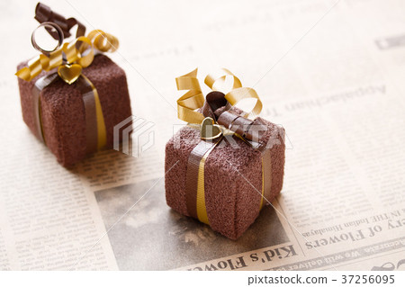 Petit-like gift like chocolate Petit-like gift like chocolate 37256095