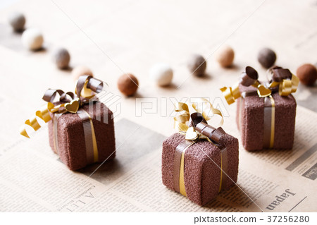 Petit-like gift like chocolate Petit-like gift like chocolate 37256280