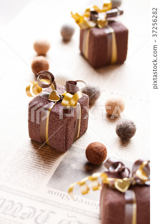 Petit-like gift like chocolate Petit-like gift like chocolate 37256282