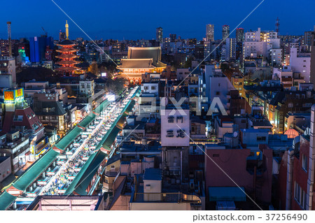 《Tokyo》 Sensoji Temple/Asakusa crowded with Hatsumode 37256490