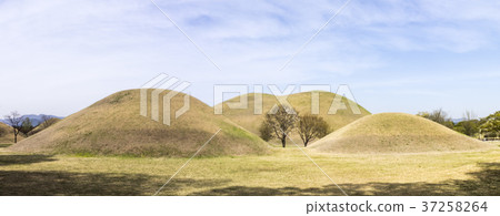 Daeleung, Gyeongju, Gyeongbuk Daeleung, Gyeongju, Gyeongbuk 37258264