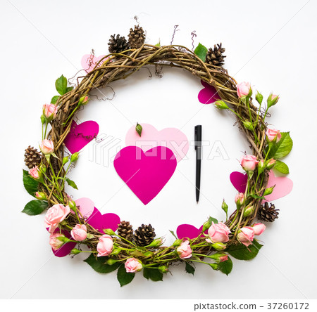 Valentine wreath with roses and leaves. Flat lay 37260172