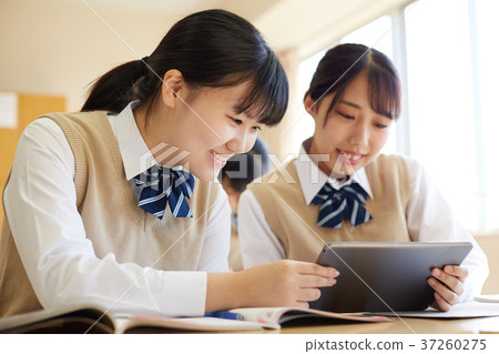  平板電腦班女學生 37260275