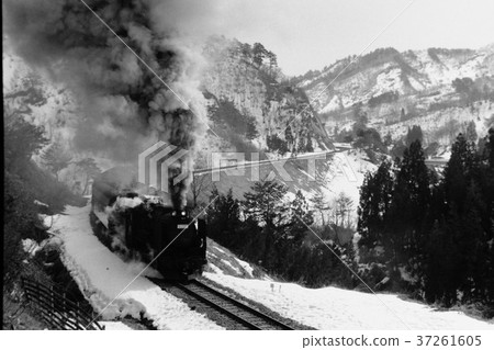 Freight train with 9600 steam locomotive tow against Yonesaka Line Utsusu Freight train with 9600 steam locomotive tow against Yonesaka Line Utsusu 37261605
