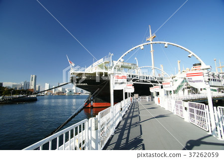 Hikawa Maru Hikawa Maru 37262059