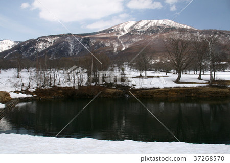Kasugamine高原的早春仍然是雪 37268570