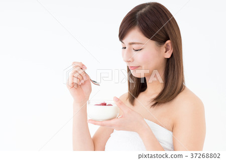 Young woman (yoghurt) Young woman (yoghurt) 37268802