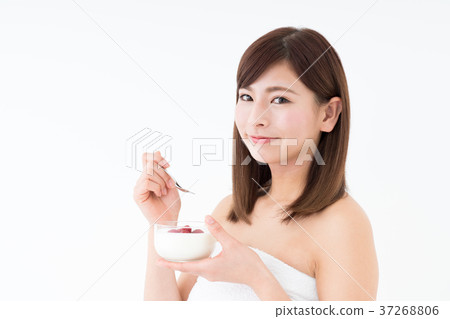 年輕女子（酸奶） 37268806