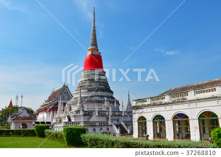 Phra Samut Chedi in Samut Prakan Province 37268810