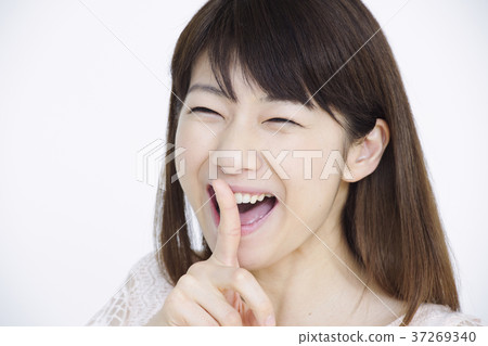 年輕的女士的肖像 37269340