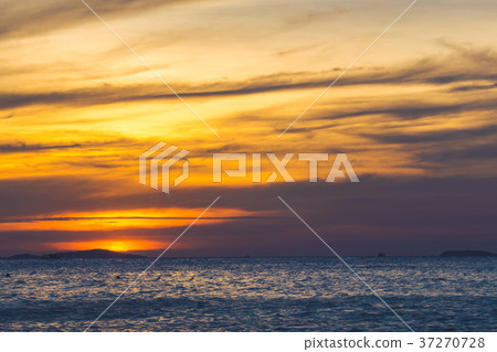 The beautiful sky and sea at sunset. The beautiful sky and sea at sunset. 37270728