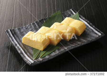 Sushi roll egg 37271892