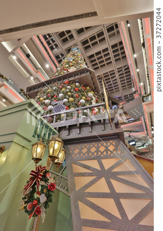Christmas tree in Festival Walk mall at 2017 37272044