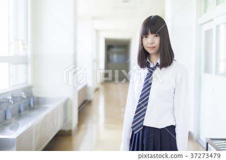 學校的女生 學校的女生 37273479