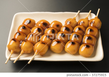 Mitarashi dumpling  37275915