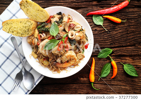 spaghetti seafood 37277300