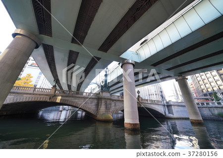 Tokyo cityscape of Japan "Nipponbashi which spans Nihonbashi River" Tokyo cityscape of Japan "Nipponbashi which spans Nihonbashi River" 37280156