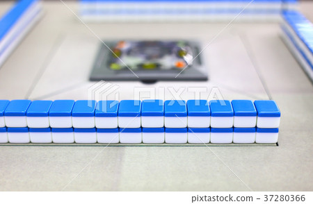 Mahjong 37280366