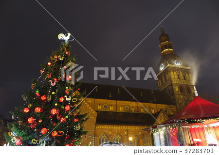 Riga Cathedral and Christmas Market (Latvijas: Rigas Doms) Riga Cathedral and Christmas Market (Latvijas: Rigas Doms) 37283701