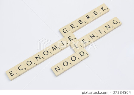 Scrabble words related to the word money in Dutch. 37284504