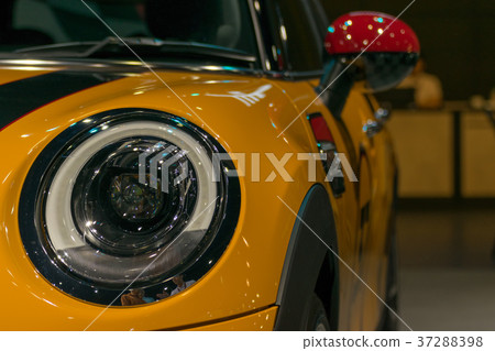 Zoom sports car headlight in Car show event 37288398