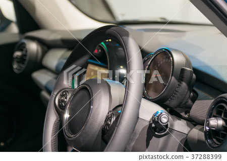 Zoom car console with steering wheel 37288399