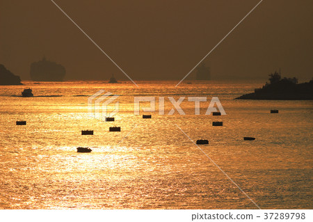 sun set of Rambler Channel,  Hong Kong 37289798