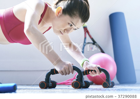Woman training indoors 37290088
