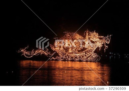 The Hoping Boat it is the fire boat, one of the master culture of Nakhonphanom Provine. 37290309