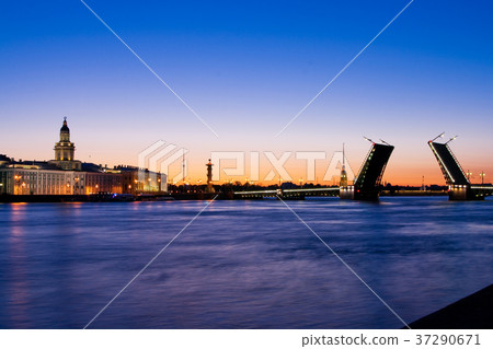 Divorced Palace Bridge during the White Nights 37290671