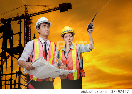 Engineering manager man and woman analysis project construction Engineering manager man and woman analysis project construction 37292467