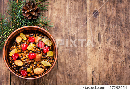 Wheat porridge with nuts and raisins Wheat porridge with nuts and raisins 37292954